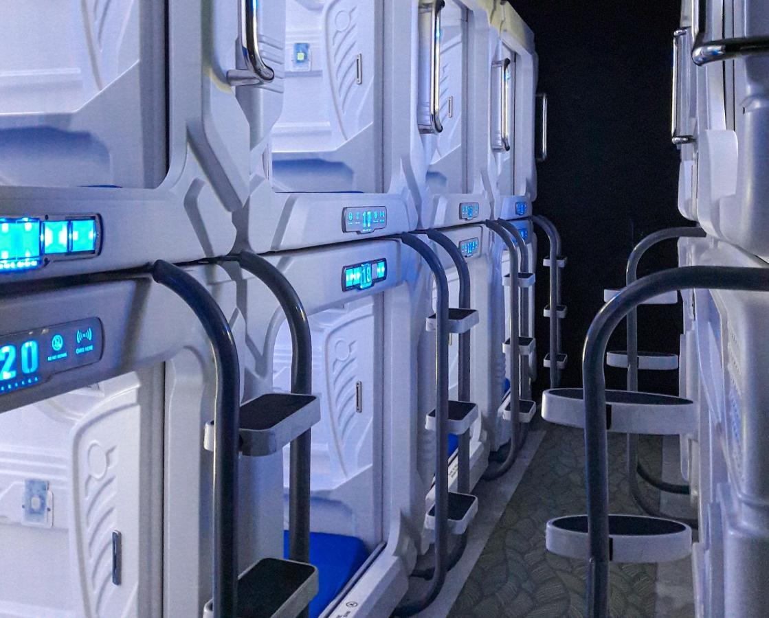 Bangau - Short Term Rest Area Capsule Hotel Szepang Kültér fotó